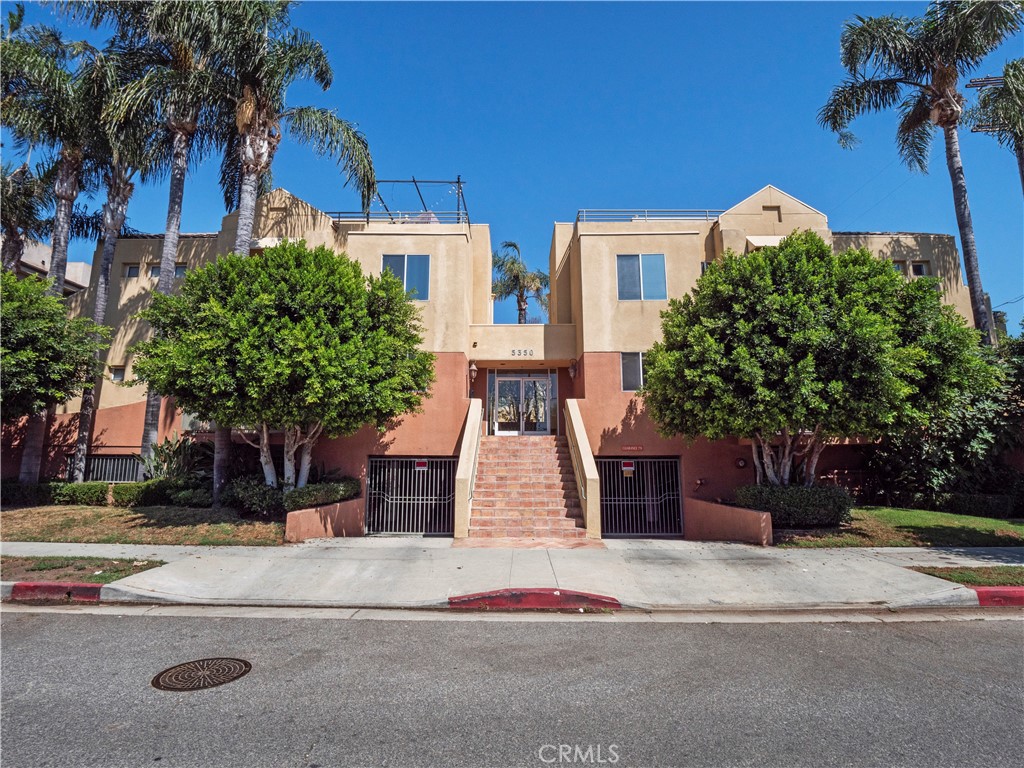 This charming 2-bedroom, 2.5-bathroom end unit townhome in Sherman Oaks offers almost 1,700 sqft of private living space including the 200 sqft bonus room with direct access to the parking garage. Located close to Ventura Blvd., you'll enjoy easy access to shopping and dining. The main floor features engineered hardwood floors throughout, a cozy living room with a wood-burning fireplace, open dining area, spacious kitchen, convenient half bath, and a private patio perfect for intimate gatherings. Upstairs, you'll find two spacious bedrooms, including a primary suite featuring vaulted ceilings, bath with a jetted tub, separate shower, and dual sinks. Additional highlights include a private rooftop deck with panoramic views, an updated HVAC system, energy-efficient double-pane windows, and quick access to the 405 and 101 freeways. With 2 tandem parking spots and the option to rent an additional spot for just $25* per month (*subject to HOA approval and possible annual increases), this townhome perfectly blends comfort, convenience, and urban style.