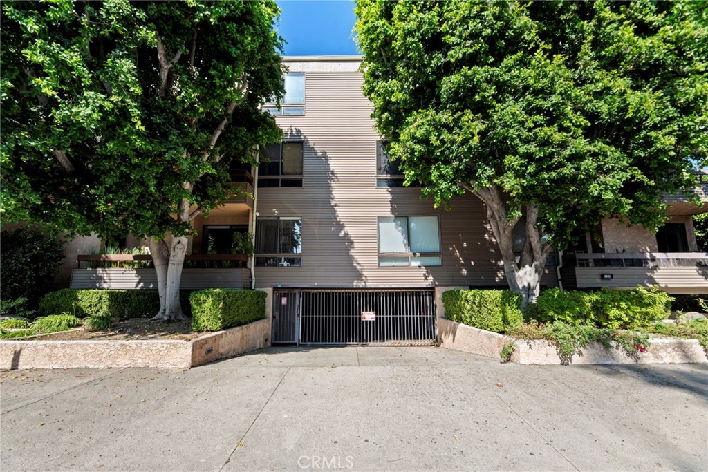 Just what you have been waiting for, a cosmetic fixer in a premium neighborhood! Single level condominium with incredible potential to be something really special located in a desirable Sherman Oaks secure building with only 18 units. Top level and very quiet unit features a foyer with hardwood, wet bar and entertainment center with a spacious living room, cozy fireplace, cathedral ceilings, crown moldings, recessed lighting and adjacent formal dining room. Large cook’s kitchen with an abundance of cabinets, with built-in appliances and a charming breakfast nook. A generous sized primary suite boasts his & her oversized closets with organizers plus a private master bath with dual sinks and a spa tub. The secondary bedroom also features its own private bathroom and large closet. The serene and relaxing balcony has convenient access points from the living room, kitchen, and primary suite. It is perfect for a BBQ and dining Al Fresco. This well maintained complex offers pool, spa, secure entry, gated parking, well kept and updated lobby and common elevator with direct access from the garage; there are two tandem parking spaces close to the lobby door and elevator. Located just minutes from shopping, restaurants, cafes, Sherman Oaks Fashion Square, major freeways, parks, and just a short drive to the much sought after charter schools of Riverside elementary or Millikan middle school, plus famed Ventura Boulevard. Easy commute to Westside, Hollywood, neighboring Valley areas, and so much more! Priced competitively!