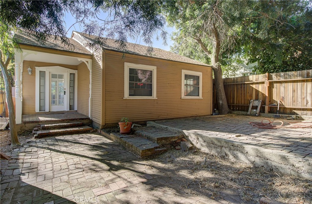 Welcome to this delightful Altadena home lot not far from the hiking trails of Altadena Foothill. Home features 2 bedrooms, 1 bath this residence provides ample space for comfortable living with a spacious 2 car garage/has been converted, an expansive driveway, the shaded area below allows for outdoor entertaining year-around. The location is ideal, near a variety of restaurants, grocery stores, parks, coffee shops and a farmer's market.